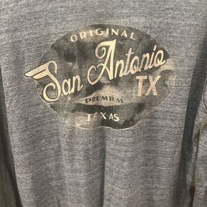 San Antonio Texas size large long sleeve shirt in GUC
